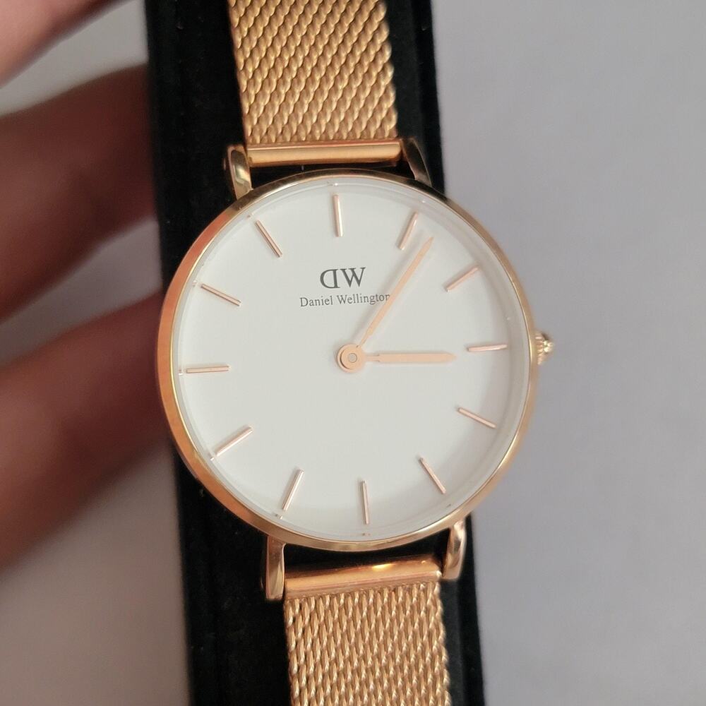 Daniel Wellington Womens Watch White Dial Rose Gold Milanese Mesh Stainless